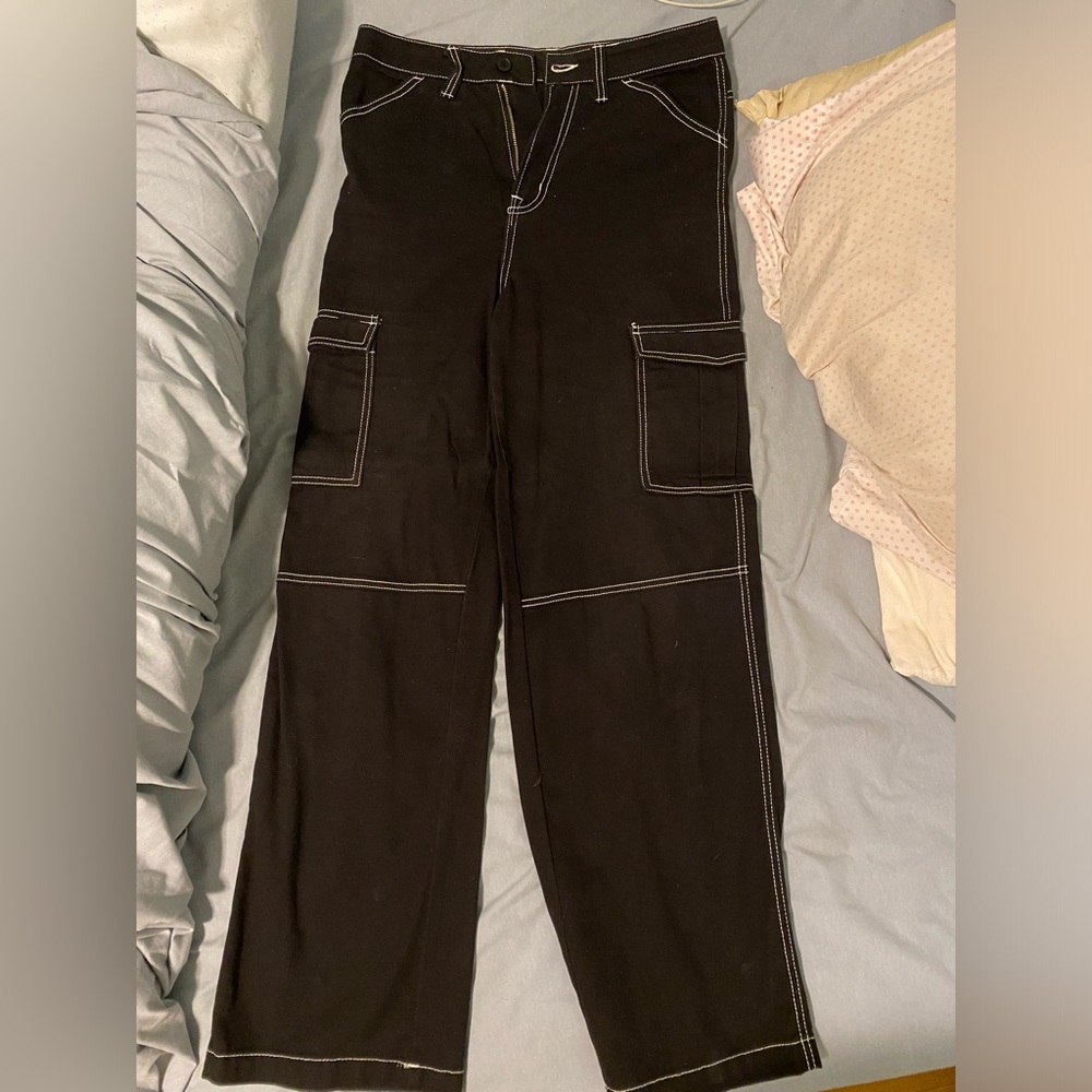 black reverse stitching cargo jeans